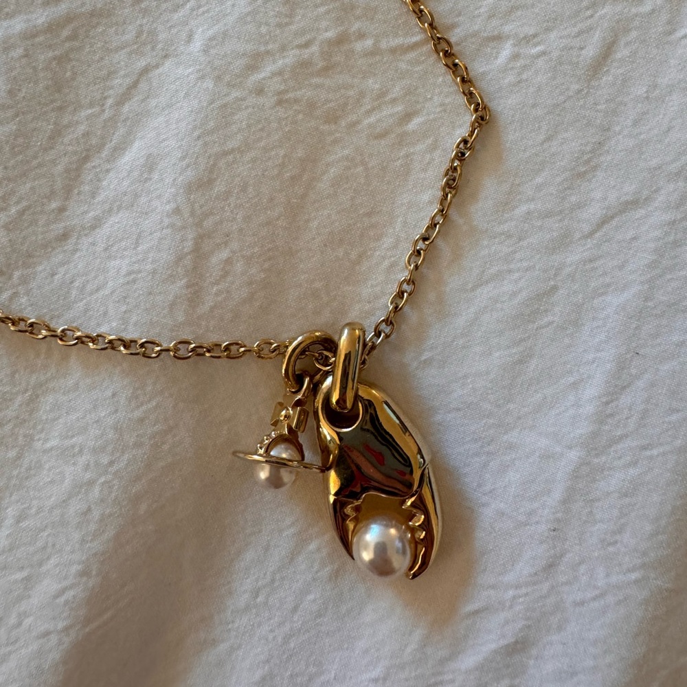 Vivian Westwood Freda Necklace. Never worn! Brand new with dust bag.